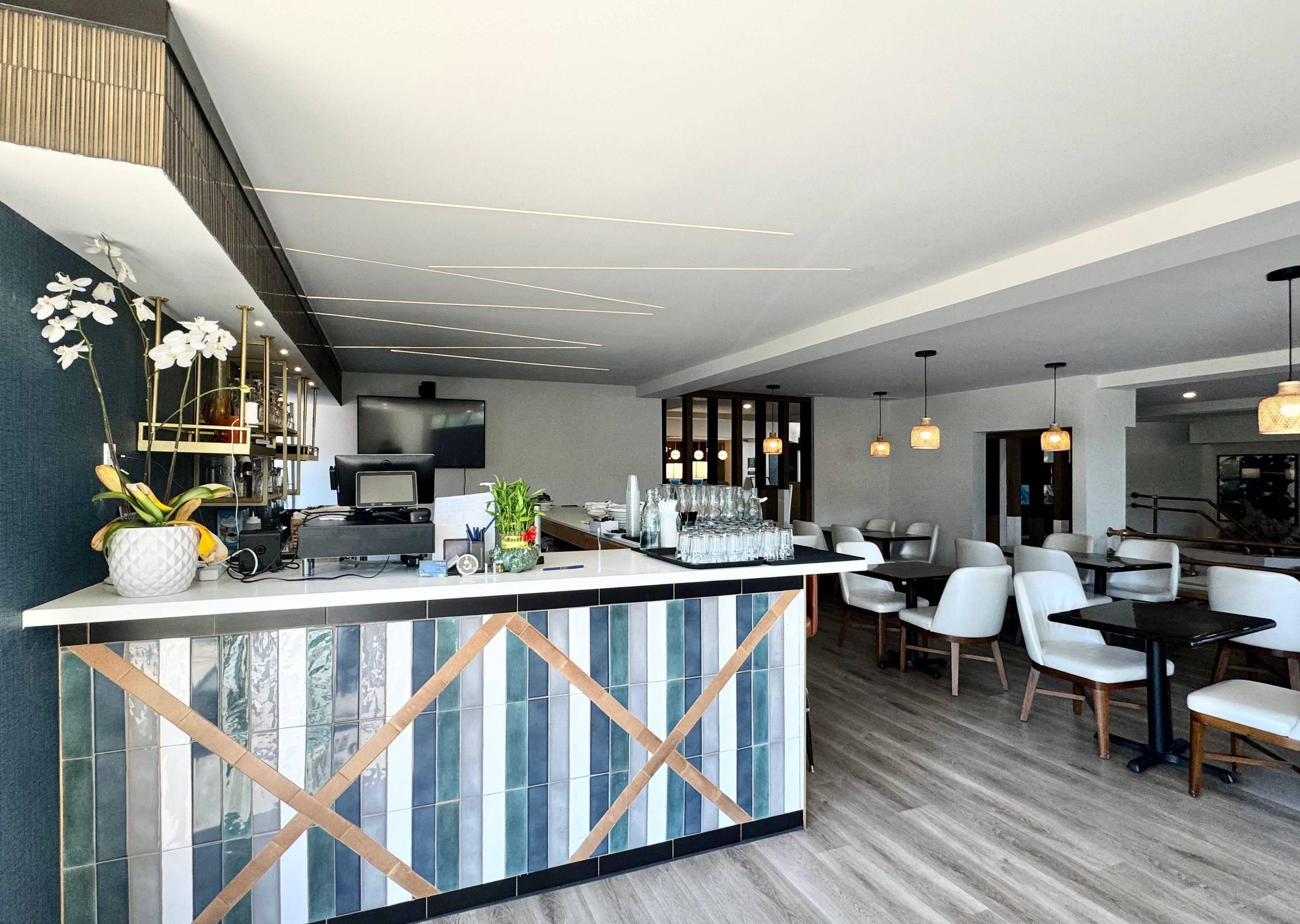 On-site restaurant | Comfort Inn & Suites Irvine Spectrum