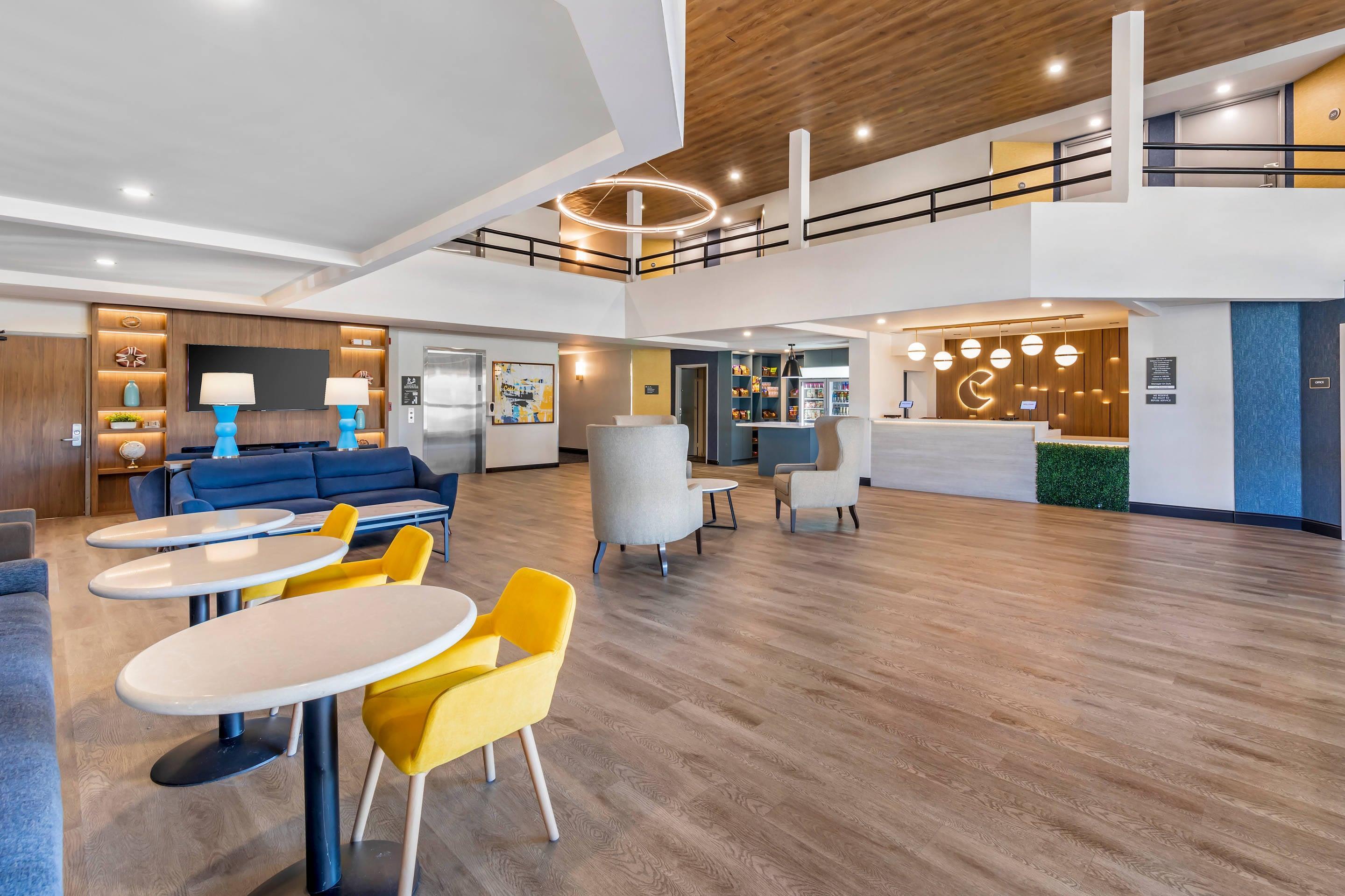 Hotel lobby | Comfort Inn & Suites Irvine Spectrum