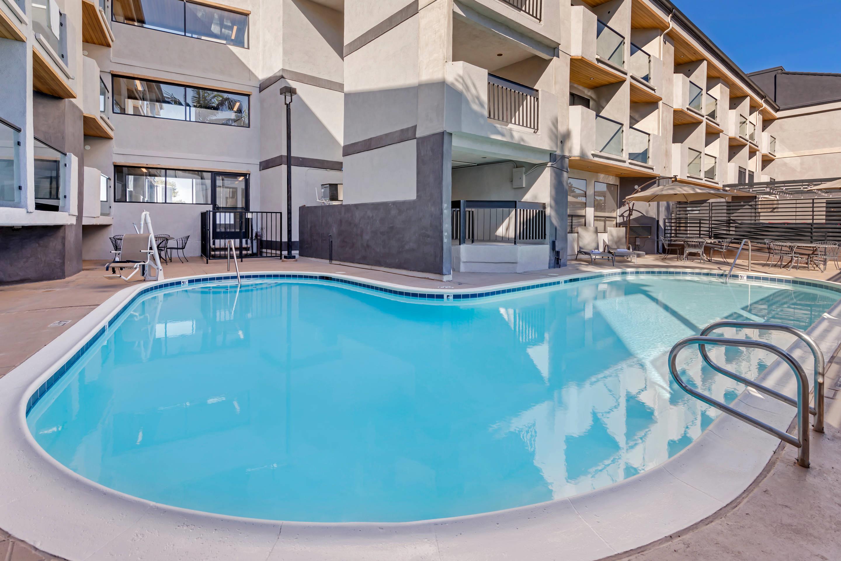 Outdoor pool | Comfort Inn & Suites Irvine Spectrum