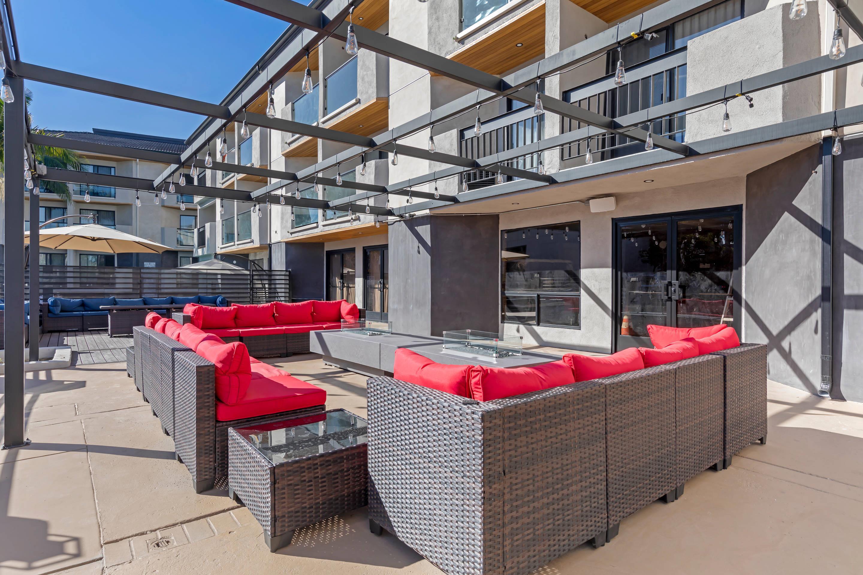 Hotel patio | Comfort Inn & Suites Irvine Spectrum