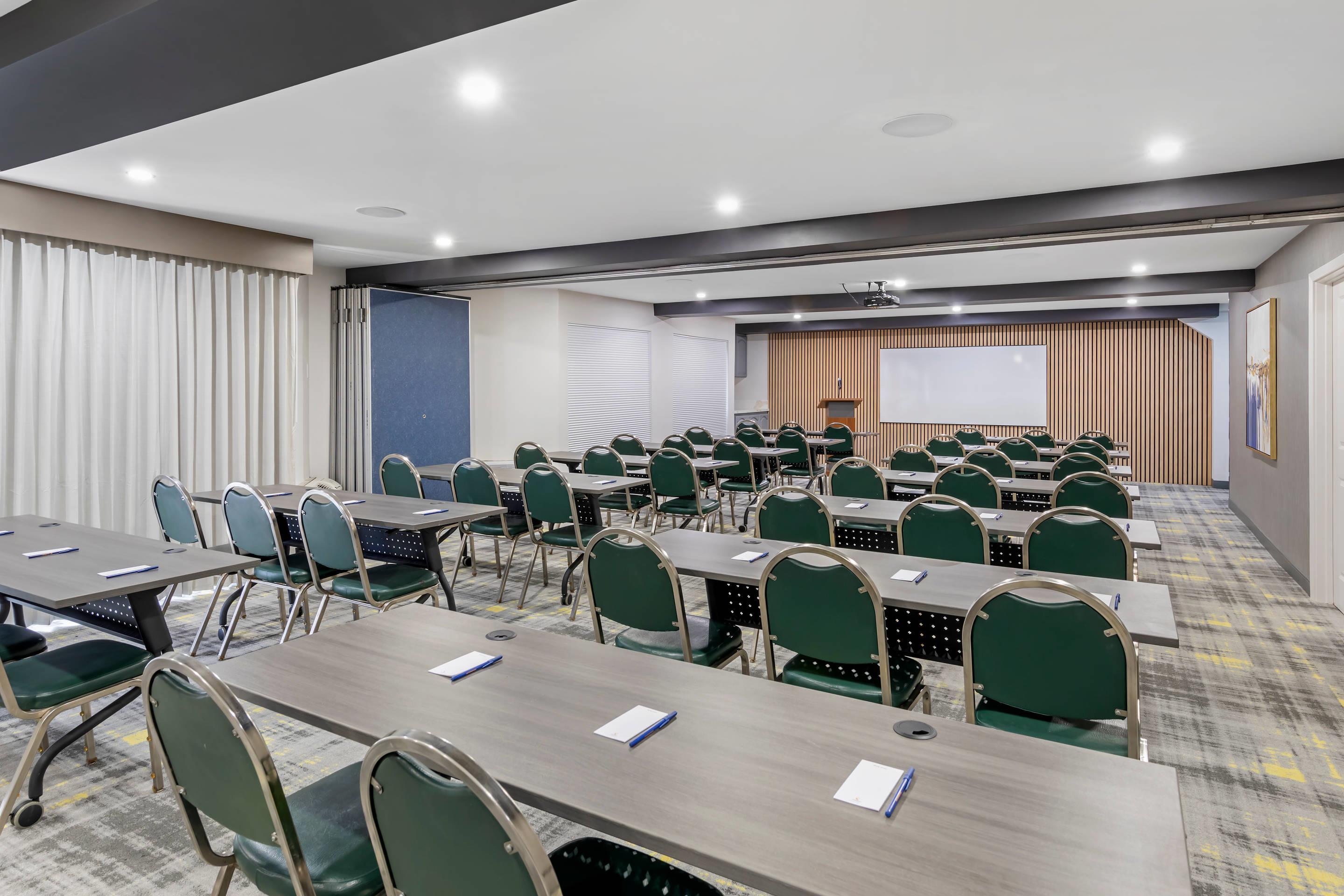 Meeting room | Comfort Inn & Suites Irvine Spectrum