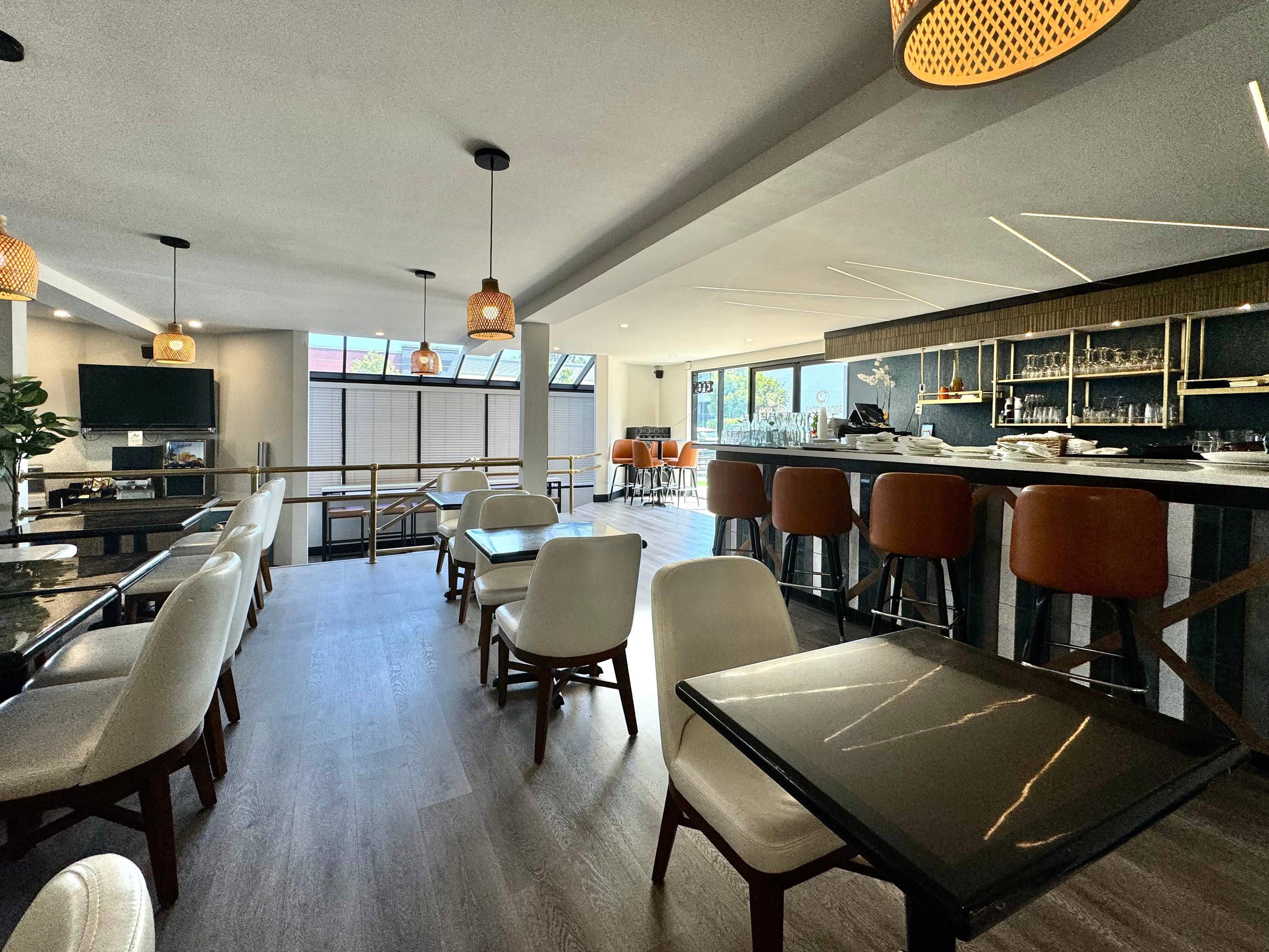 On-site restaurant | Comfort Inn & Suites Irvine Spectrum
