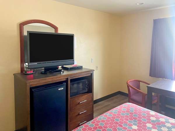 Suite - Econo Lodge Inn & Suites Corning - I-5, Exit 630