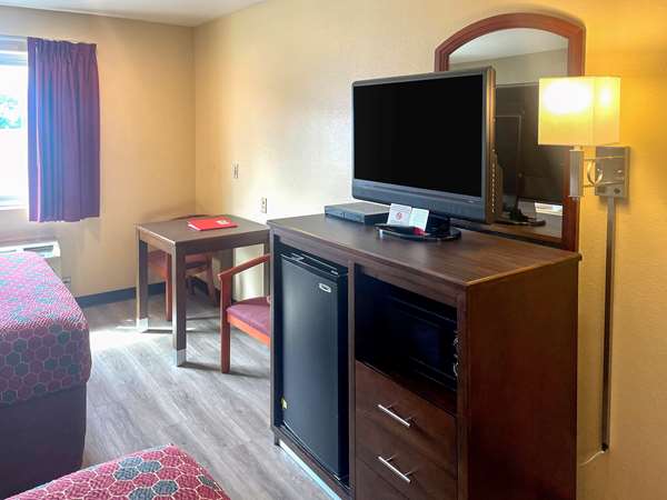  - Econo Lodge Inn & Suites Corning - I-5, Exit 630