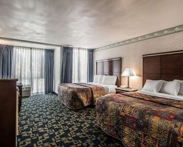  - Rodeway Inn Oceanside - I-5, Exits 54A & 54B