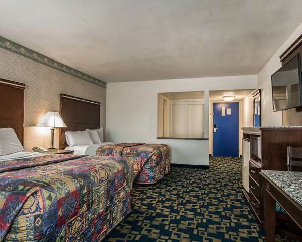  - Rodeway Inn Oceanside - I-5, Exits 54A & 54B