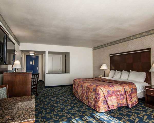  - Rodeway Inn Oceanside - I-5, Exits 54A & 54B