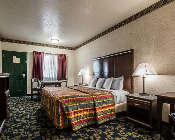  - Rodeway Inn Oceanside - I-5, Exits 54A & 54B