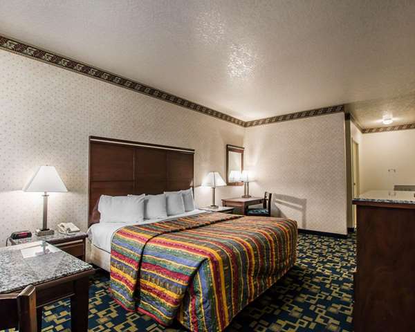  - Rodeway Inn Oceanside - I-5, Exits 54A & 54B