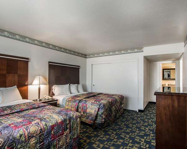 Suite - Rodeway Inn Oceanside - I-5, Exits 54A & 54B
