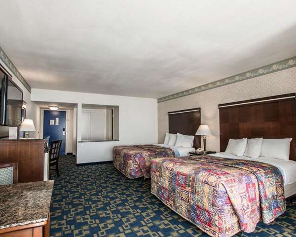  - Rodeway Inn Oceanside - I-5, Exits 54A & 54B