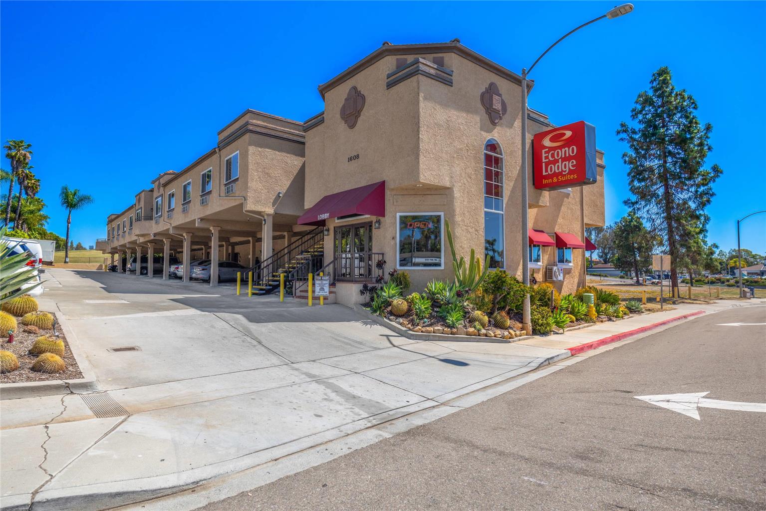 Econo Lodge Inn & Suites Downtown