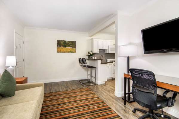 Suite - Aggie Inn Davis - I-80, Exit 72