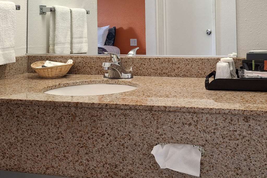 RODEWAY INN ALAMEDA-OAKLAND-guestroom-Guest Room,Bathroom,On-Site.jpg