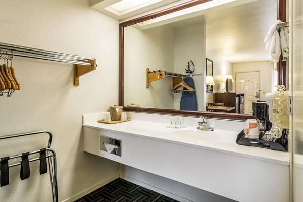  - Quality Inn North Fresno