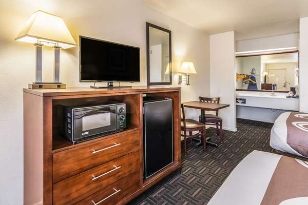  - Quality Inn North Fresno
