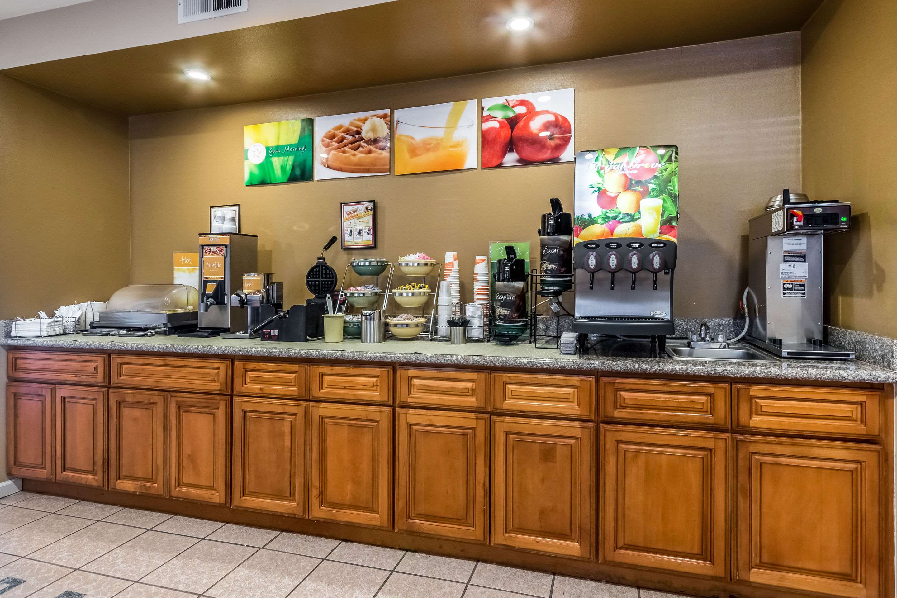 Free breakfast | Quality Inn Fresno Near University