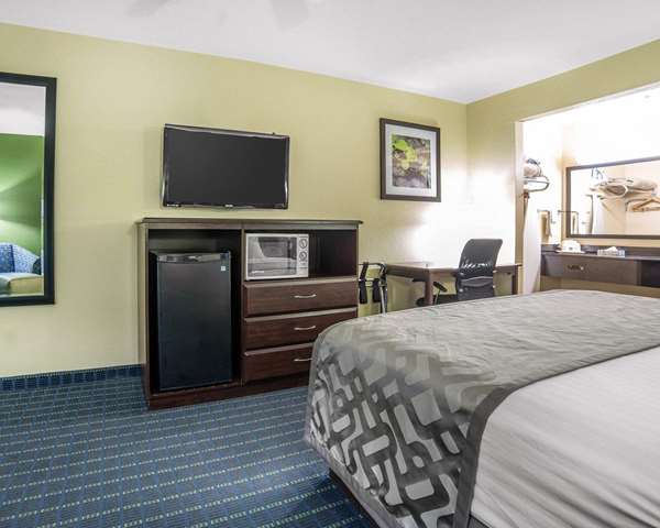  - Rodeway Inn & Suites Needles - I-40, Exit 142