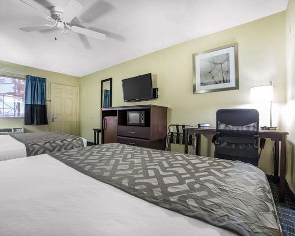  - Rodeway Inn & Suites Needles - I-40, Exit 142