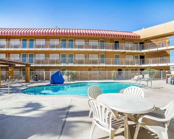 Pool - Rodeway Inn & Suites Needles - I-40, Exit 142