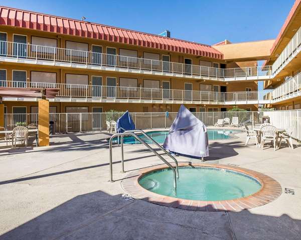 Pool - Rodeway Inn & Suites Needles - I-40, Exit 142