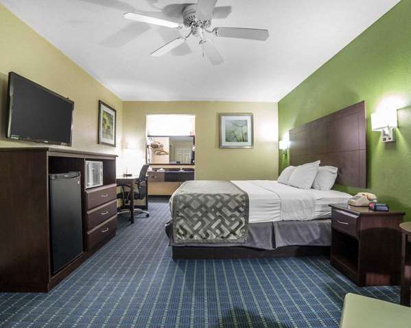  - Rodeway Inn & Suites Needles - I-40, Exit 142