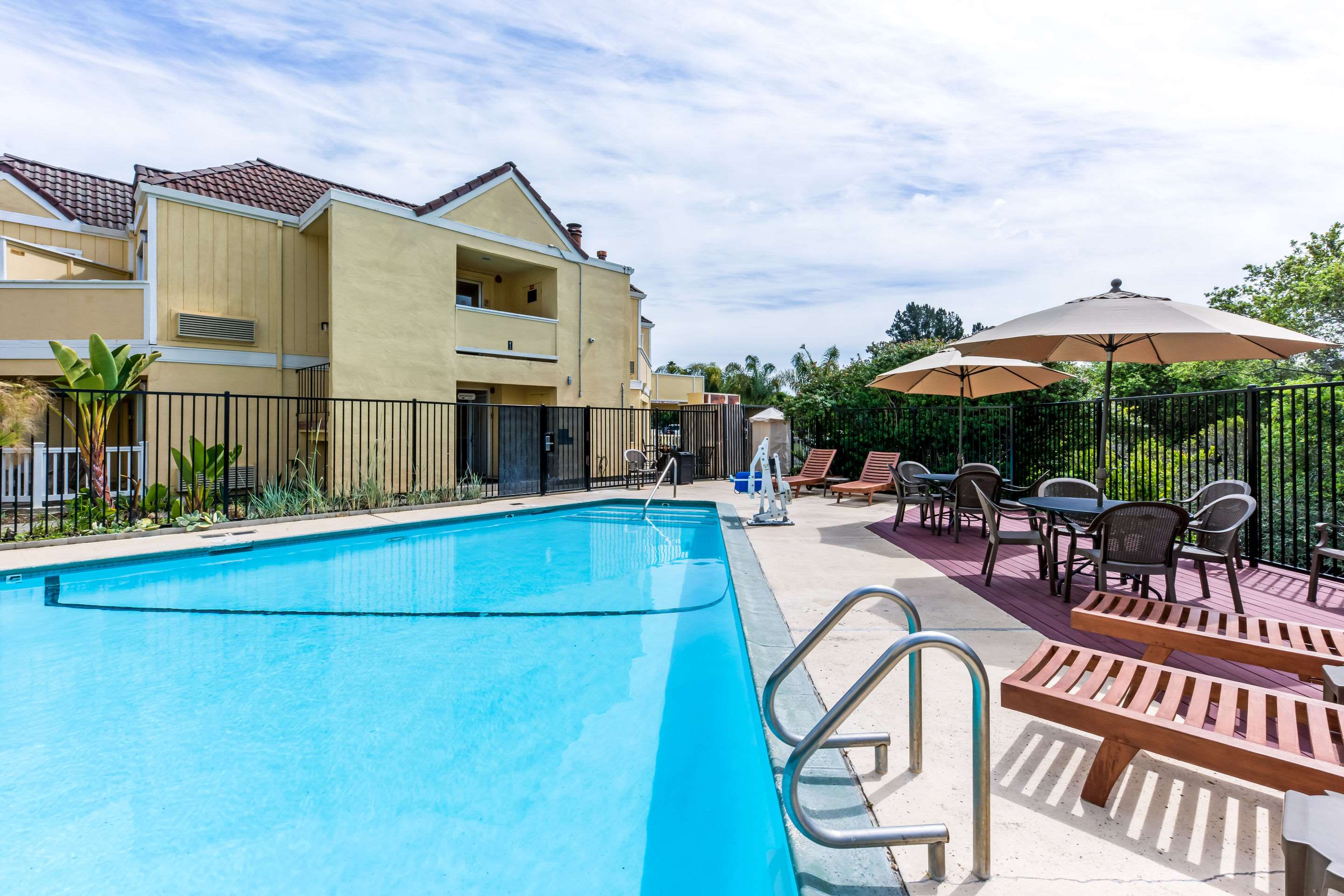 Relax by the pool | Quality Inn & Suites Capitola