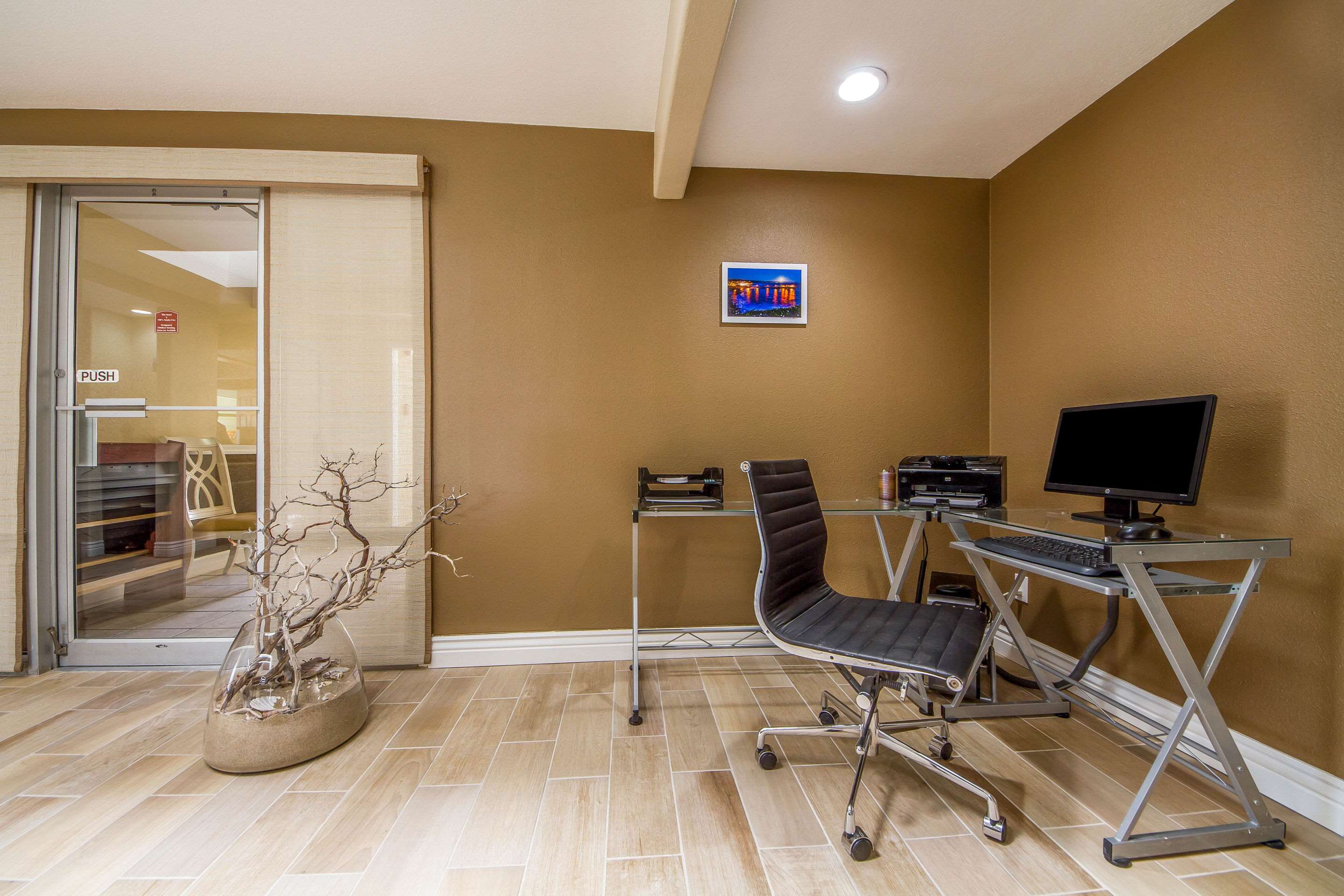 Business center | Quality Inn & Suites Capitola