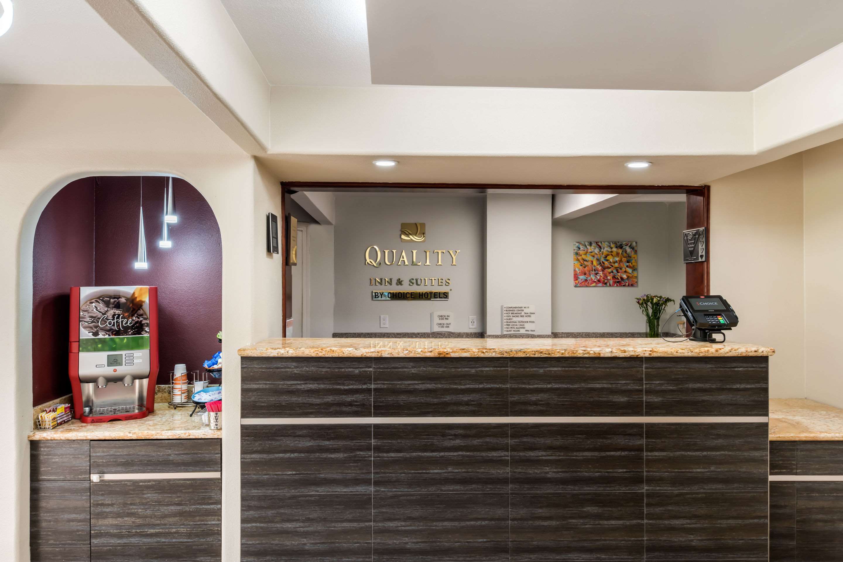 Front desk | Quality Inn & Suites Capitola