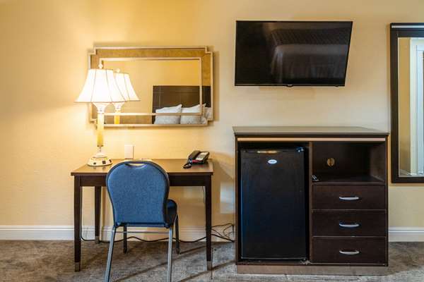  - Rodeway Inn & Suites Colton