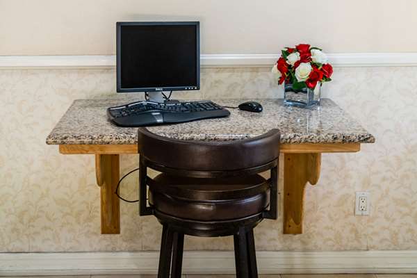 Conference Area - Rodeway Inn & Suites Colton