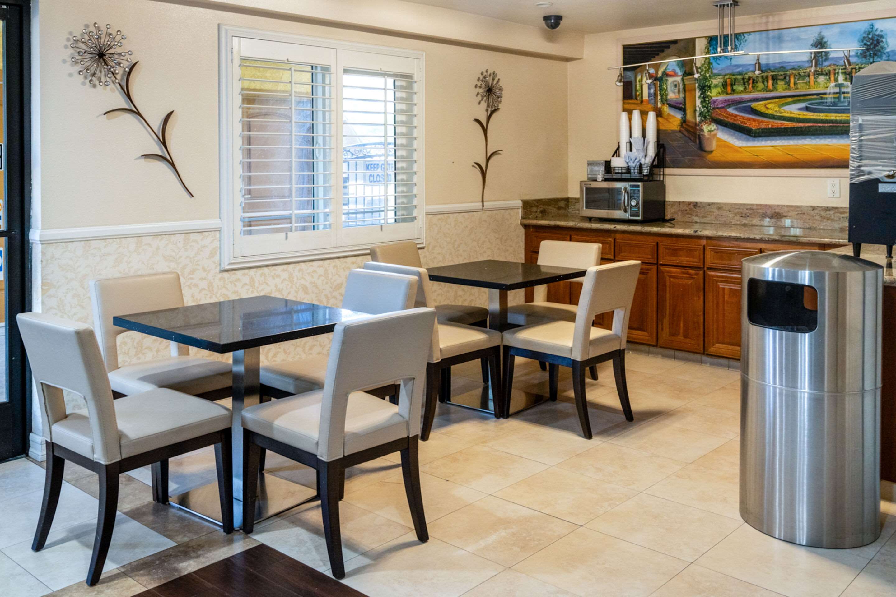 Breakfast area