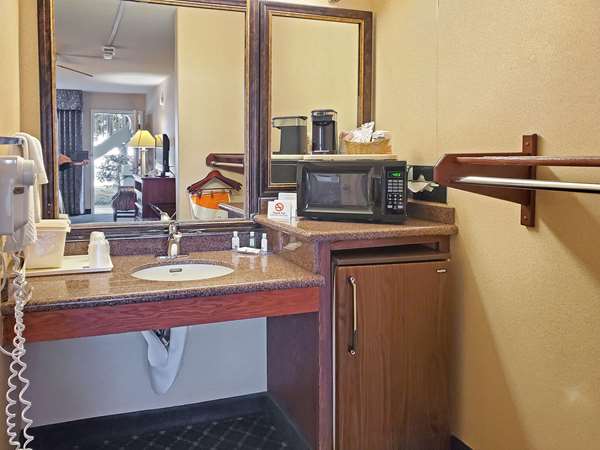  - Quality Inn Santa Nella - I-5, Exit 407