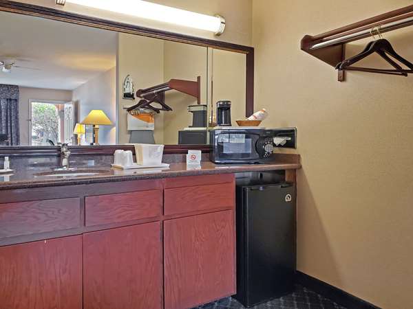  - Quality Inn Santa Nella - I-5, Exit 407