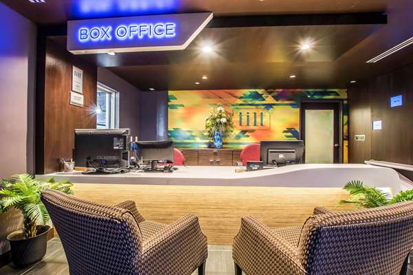  - Tilt Hotel Universal Los Angeles