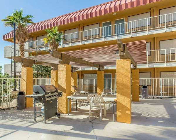 Pool - Quality Inn Needles - I-40, Exit 142