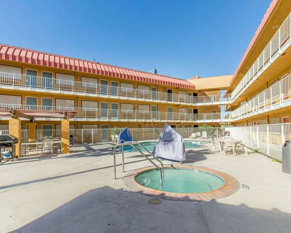 Pool - Quality Inn Needles - I-40, Exit 142