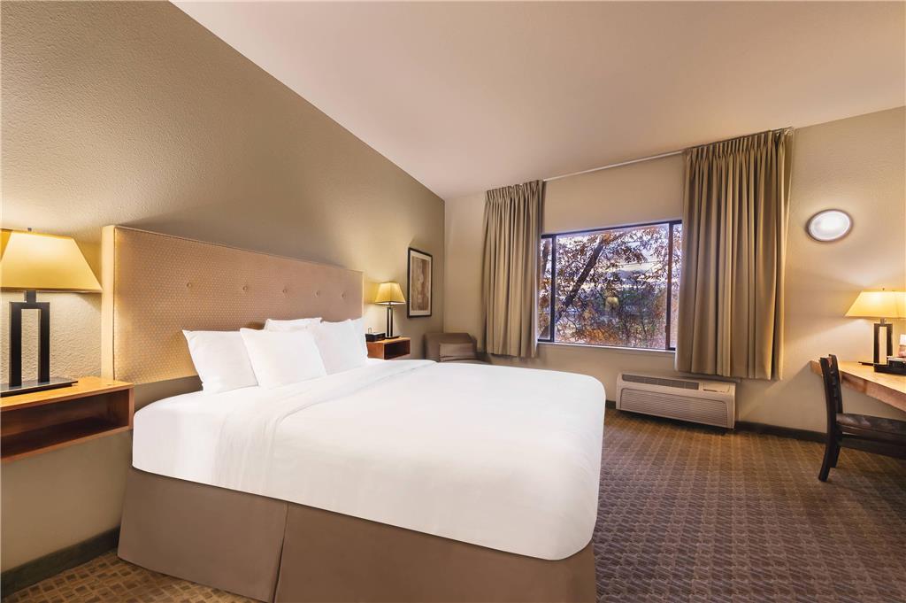 GAIA HOTEL AND SPA REDDING AN ASCEN-guestroom-Guest Room,On-Site.jpg
