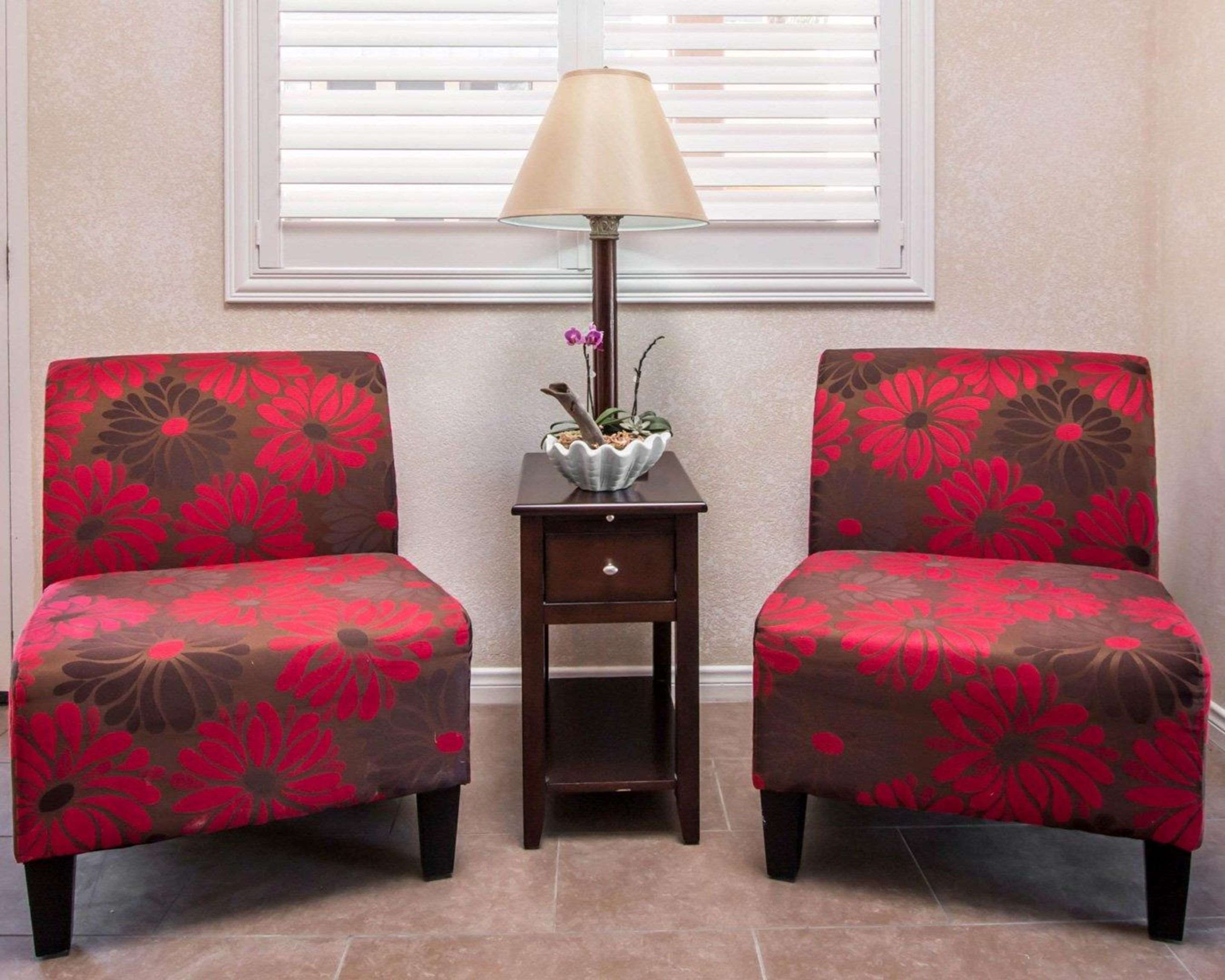 Lobby with sitting area | Rodeway Inn Encinitas North