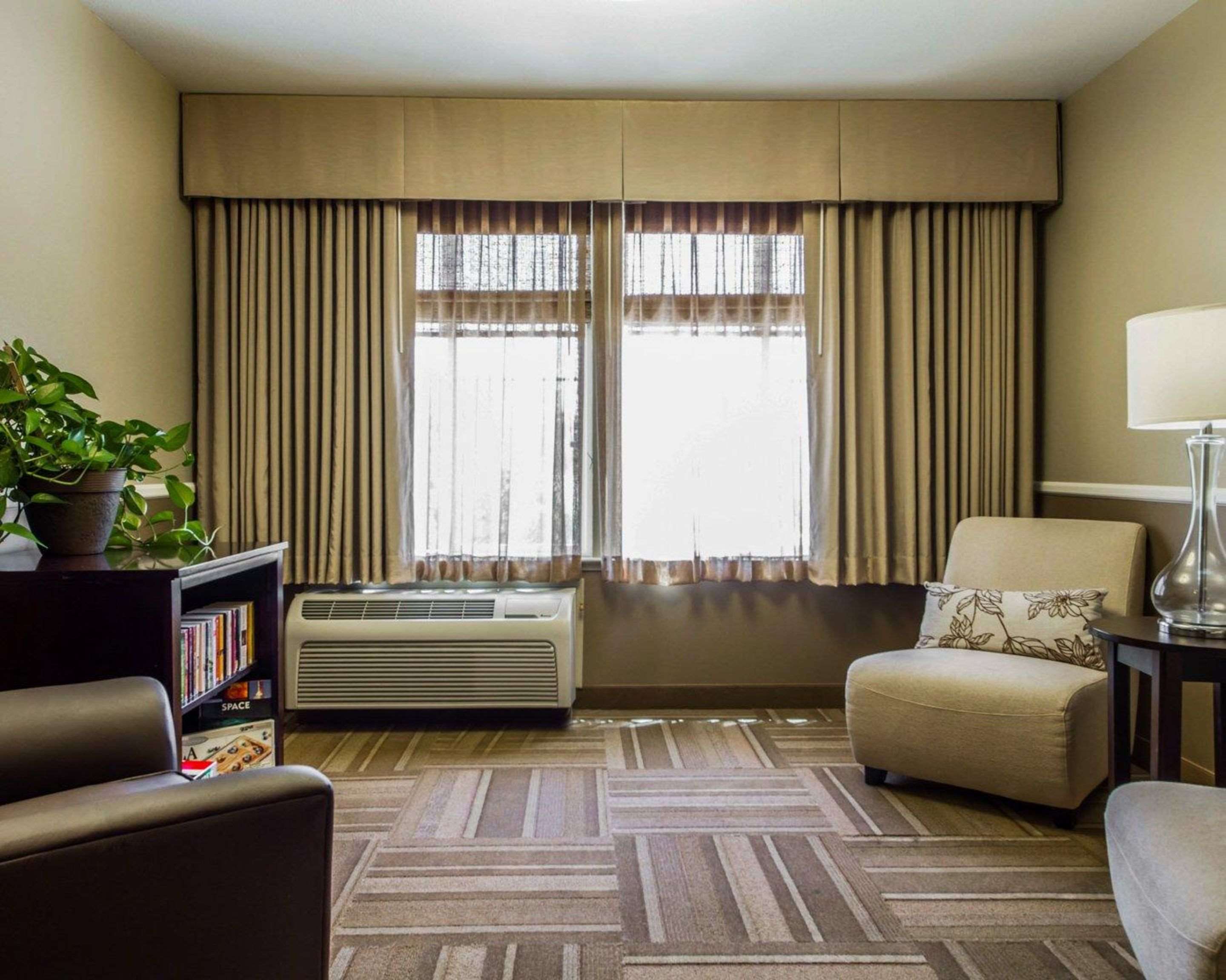 Lobby with sitting area | Hotel Med Park, Ascend Hotel Collection