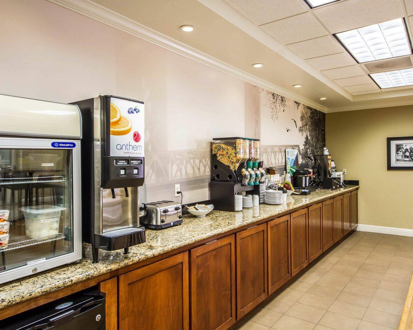 Hot and cold breakfast buffet | Hotel Med Park, Ascend Hotel Collection