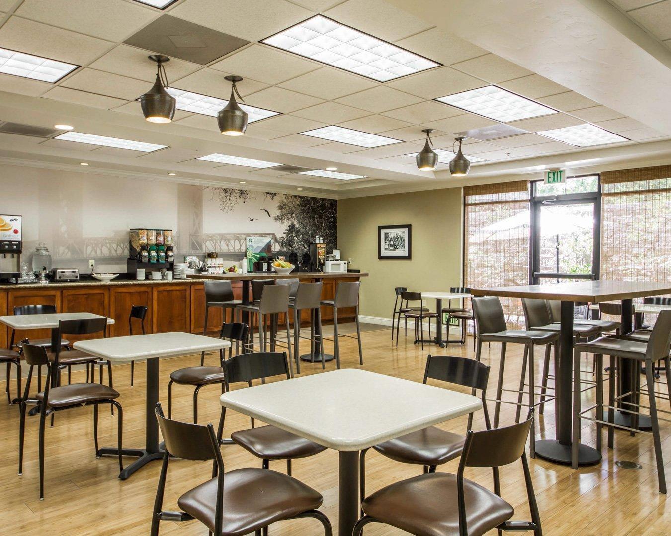 Breakfast area | Hotel Med Park, Ascend Hotel Collection