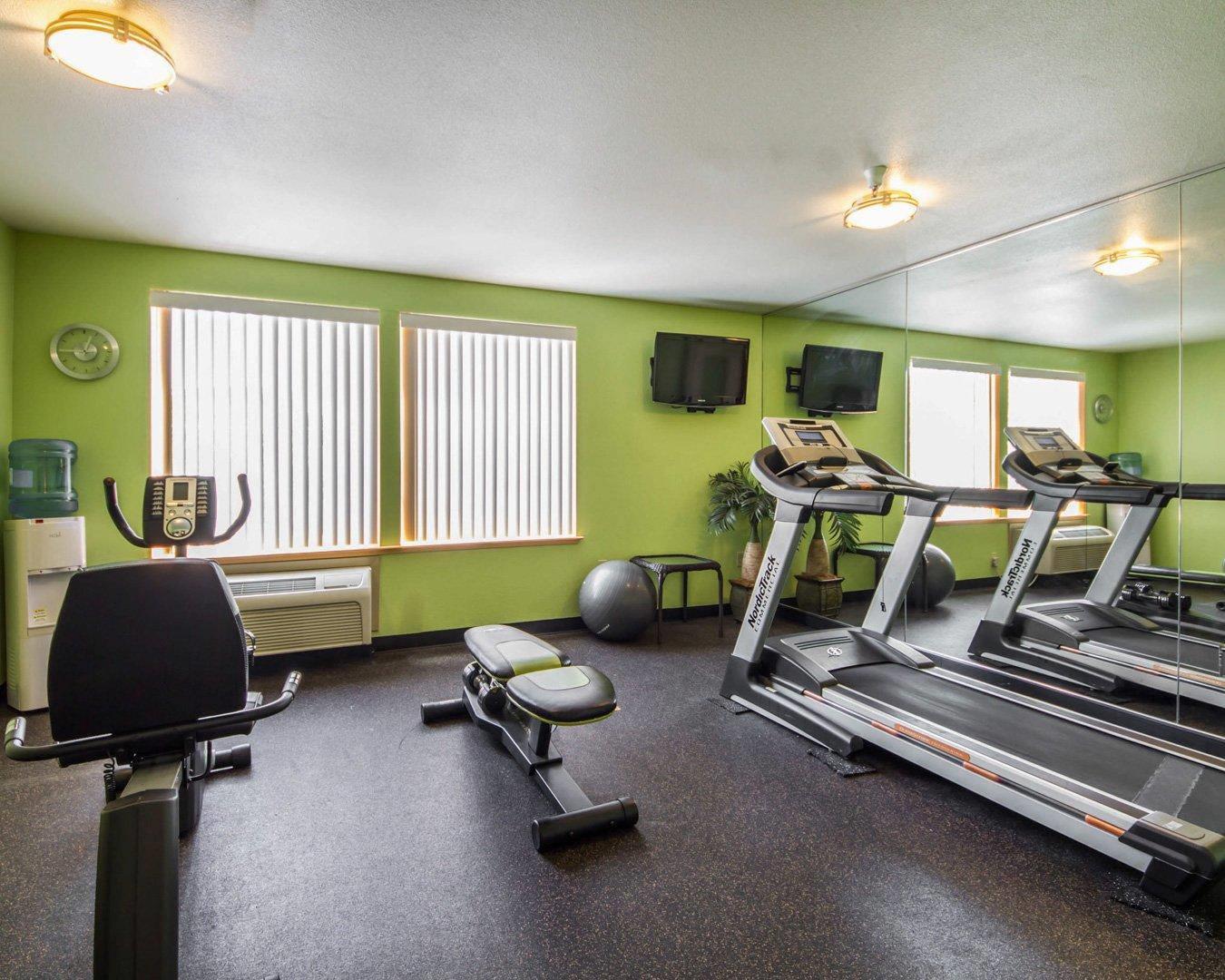 Fitness center with television | Hotel Med Park, Ascend Hotel Collection