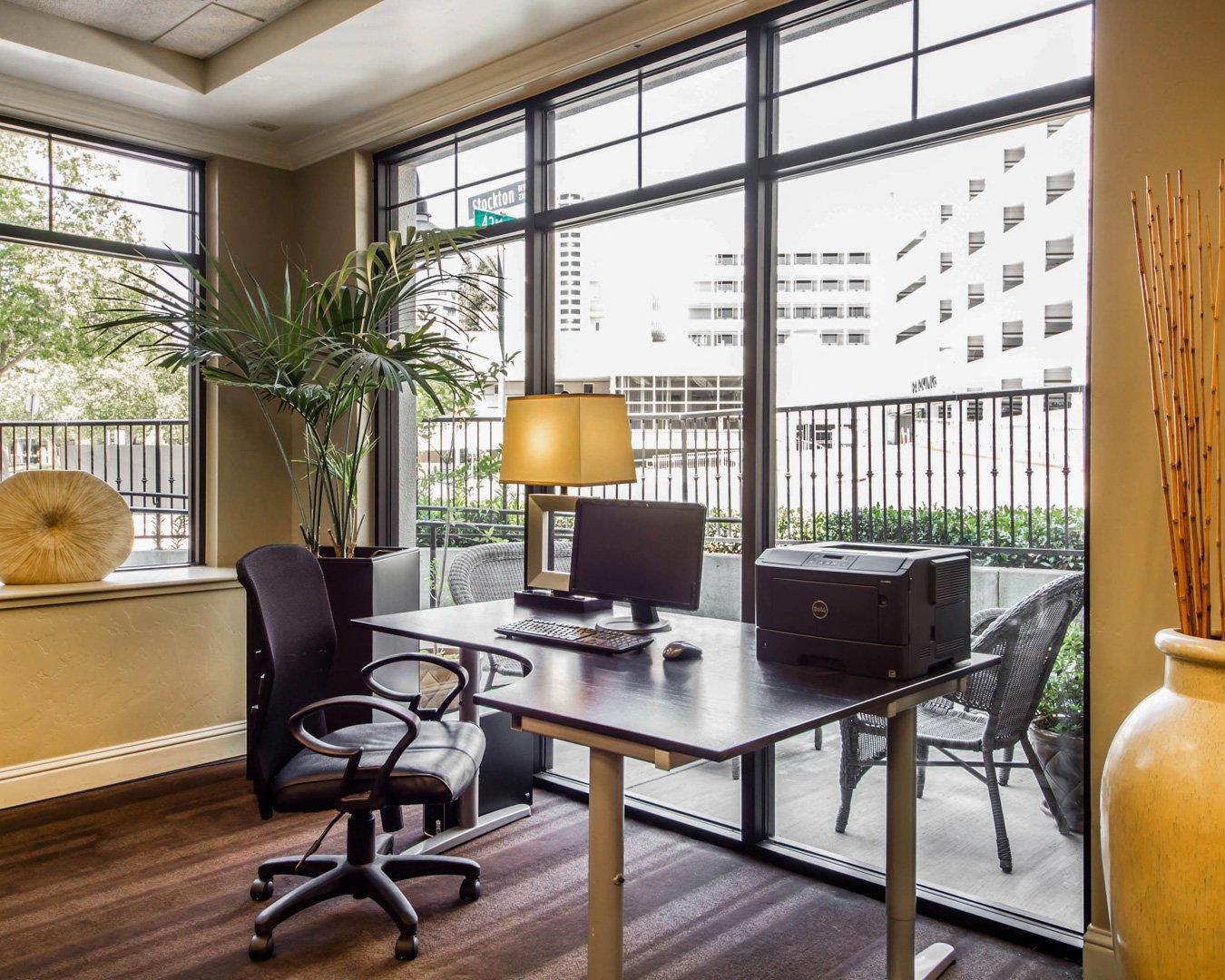 Business center with free wireless Internet access | Hotel Med Park, Ascend Hotel Collection
