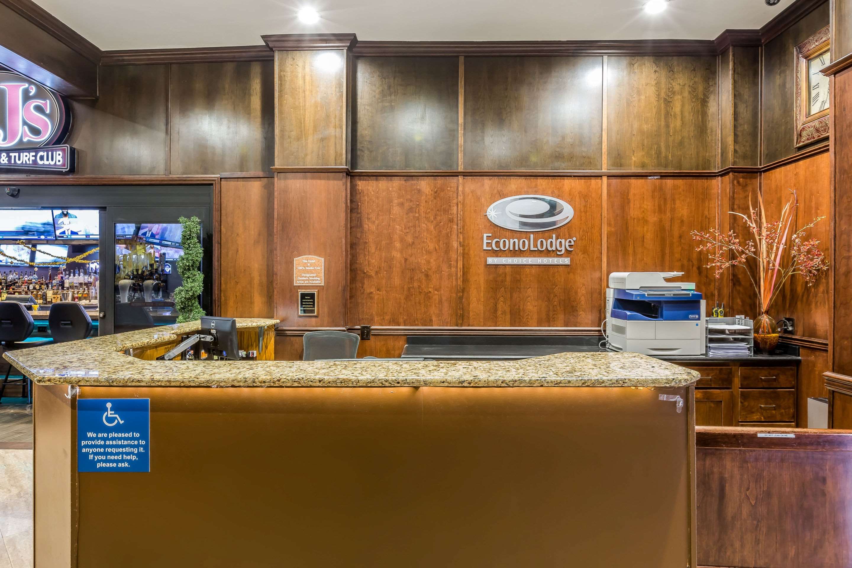 Front desk | Econo Lodge Lake Elsinore Casino