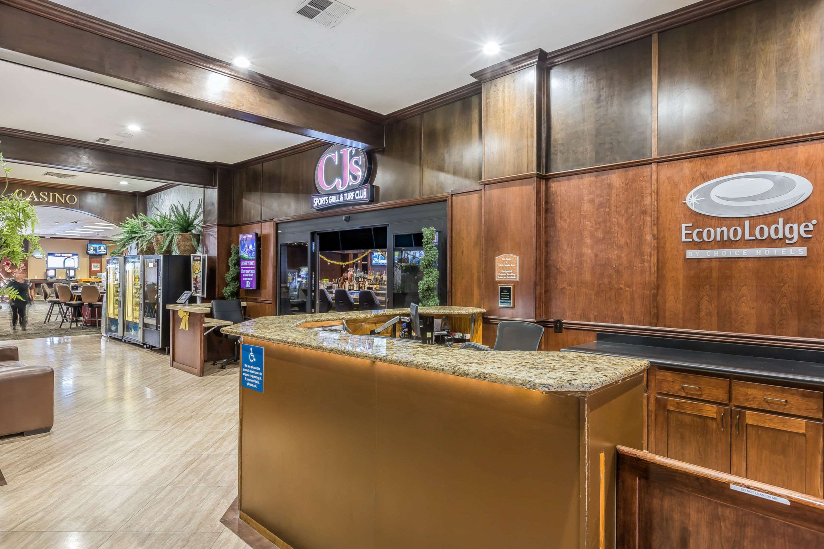 Front desk with friendly staff | Econo Lodge Lake Elsinore Casino