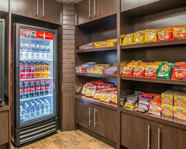  - Comfort Inn & Suites Chula Vista - I-805, Exits 7 & 7C