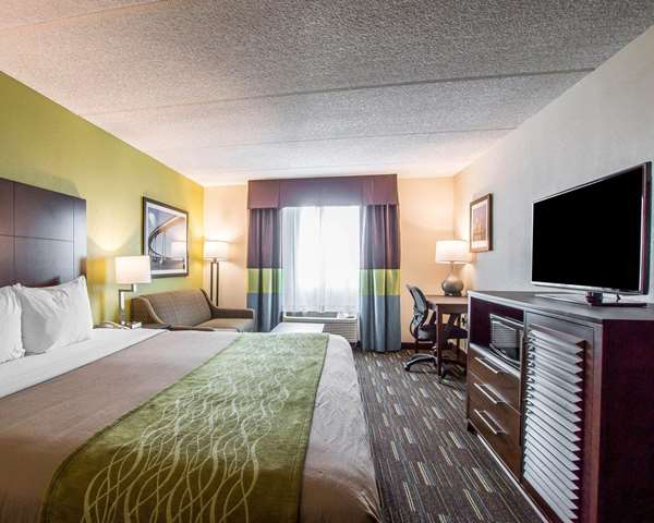  - Comfort Inn & Suites Chula Vista - I-805, Exits 7 & 7C