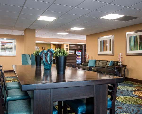  - Comfort Inn & Suites Chula Vista - I-805, Exits 7 & 7C