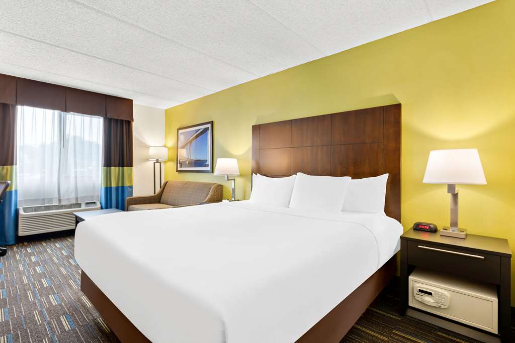 COMFORT INN CHULA VISTA SAN DIEGO S-guestroom-Guest Room,On-Site.jpg